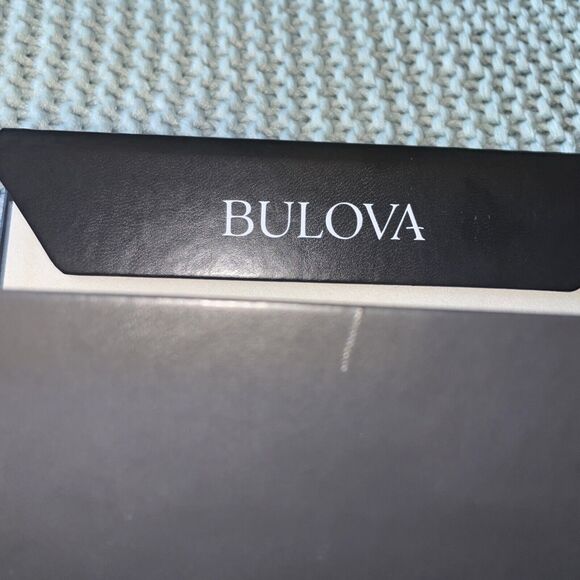 Bulova Triangular Glasses Eyeglass SunGlasses Folds Flat Leather Hard Case Gray - Picture 5 of 5